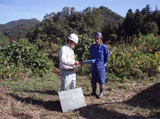 地質調査現場での作業員への安全確認