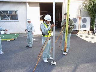 水準測量における標尺運搬方法の確認