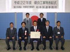 小椋課長（中央）と弊社社長〈右）