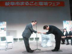  委員長より表彰状授与