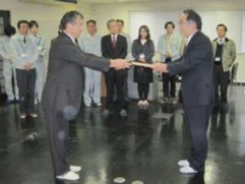 委員長より表彰状授与